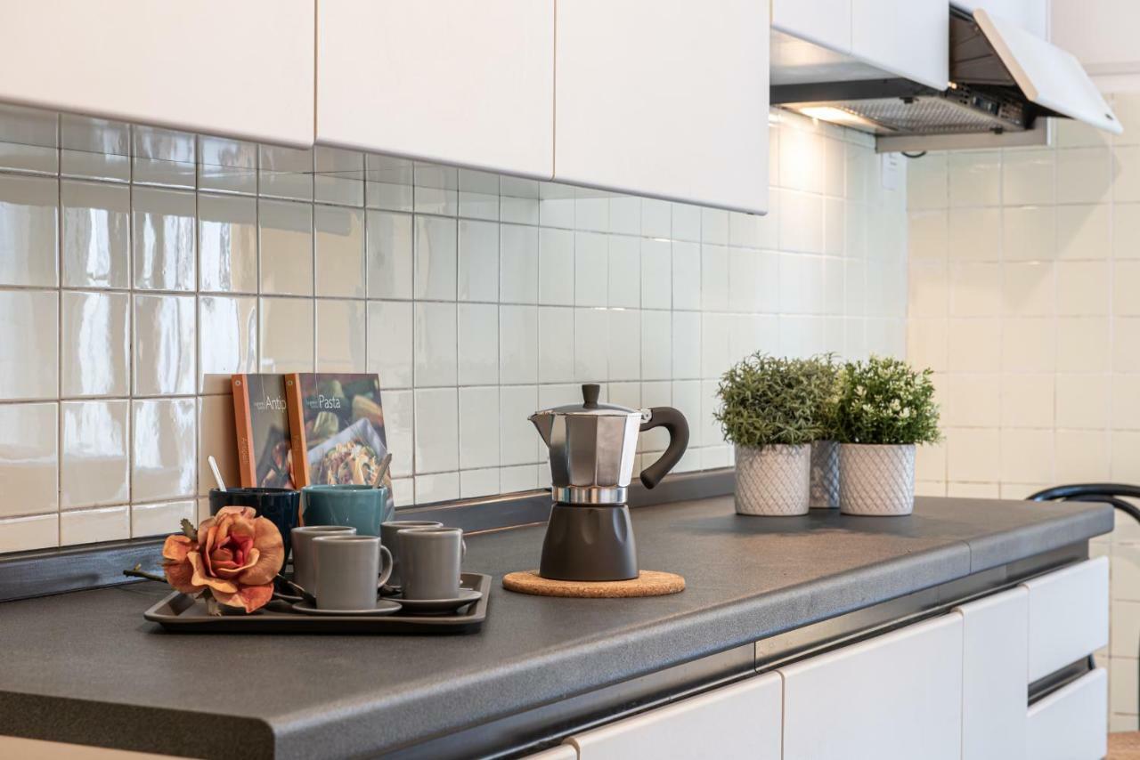 ミラノJoivy Sophisticated 3-Bed Flat With Deskアパートメント エクステリア 写真