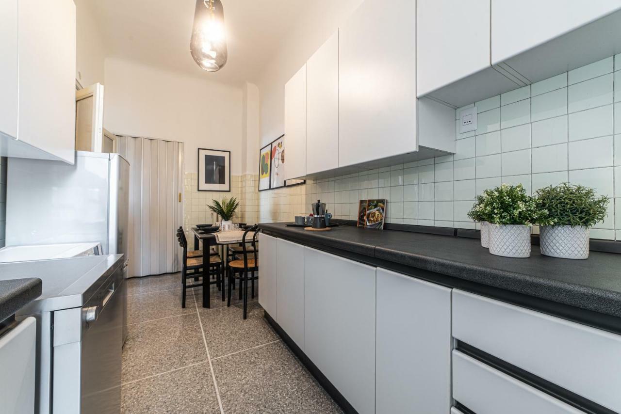 ミラノJoivy Sophisticated 3-Bed Flat With Deskアパートメント エクステリア 写真