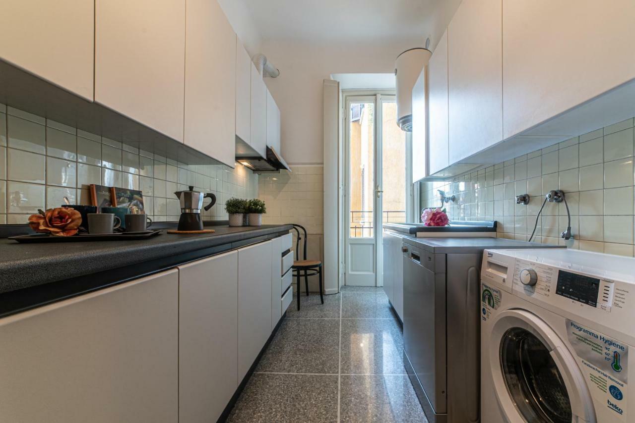 ミラノJoivy Sophisticated 3-Bed Flat With Deskアパートメント エクステリア 写真