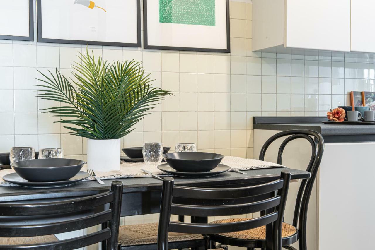 ミラノJoivy Sophisticated 3-Bed Flat With Deskアパートメント エクステリア 写真