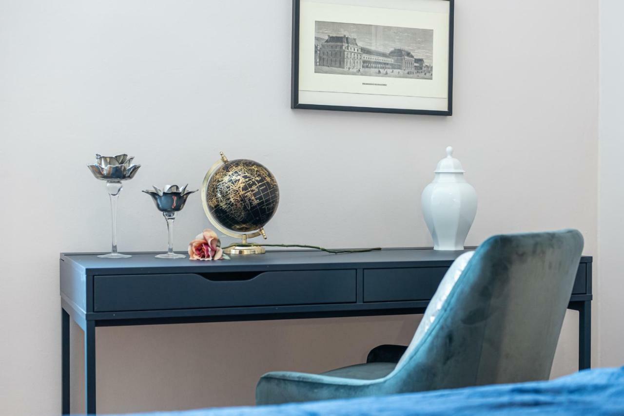 ミラノJoivy Sophisticated 3-Bed Flat With Deskアパートメント エクステリア 写真