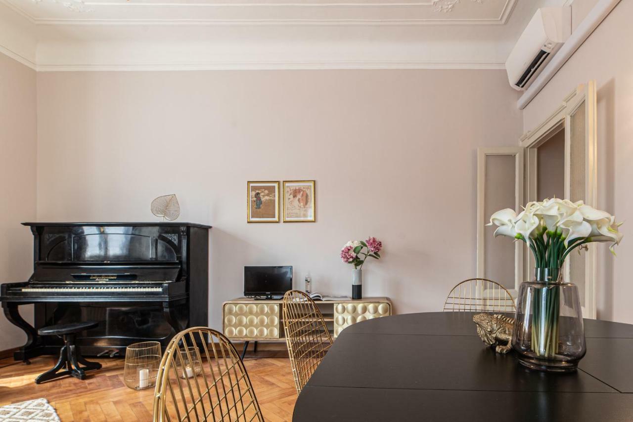 ミラノJoivy Sophisticated 3-Bed Flat With Deskアパートメント エクステリア 写真